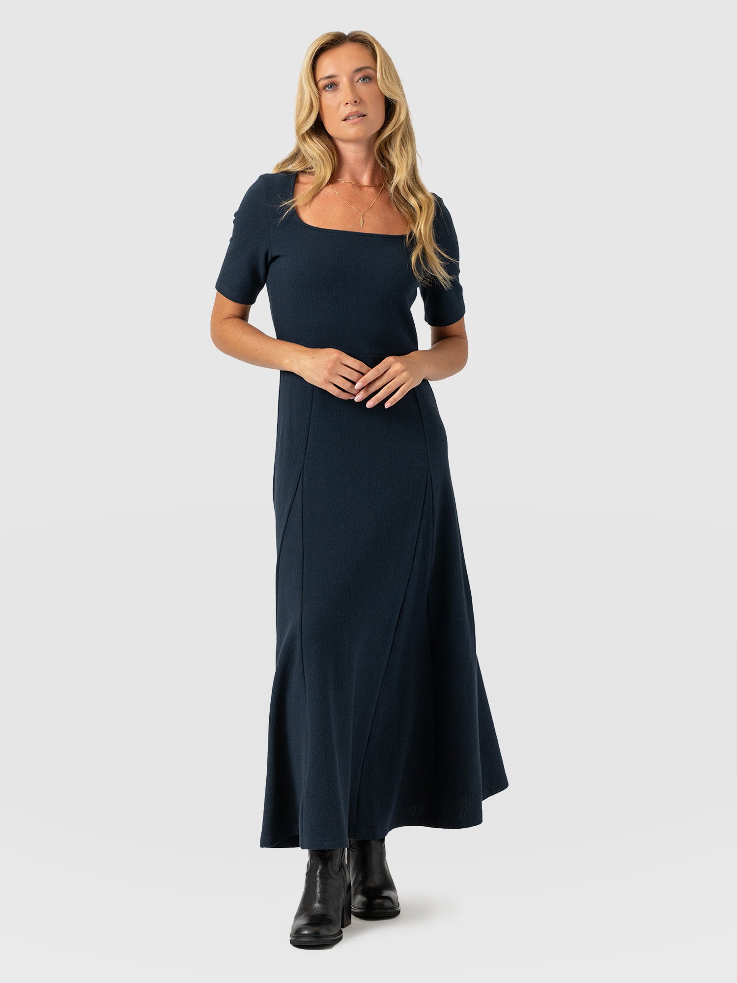Akia Short Sleeve Dress - Navy Textured - Women's Dresses | Saint + Sofia® EU
